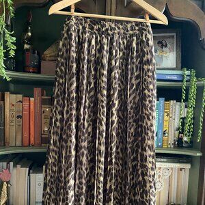 Banana Republic Leopard Print Pleated Midi Skirt | Size M | Elastic Waist